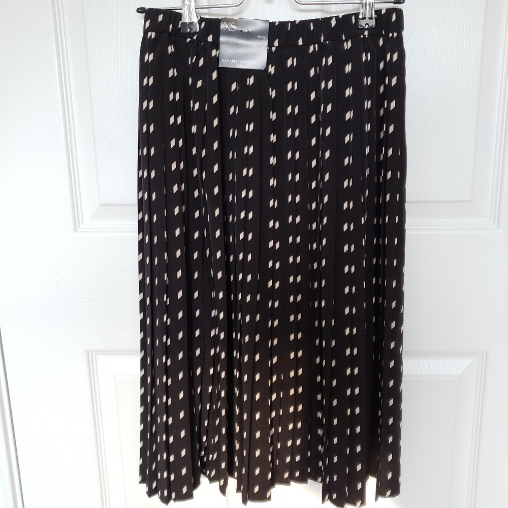 Banana Republic Pleated Midi Skirt